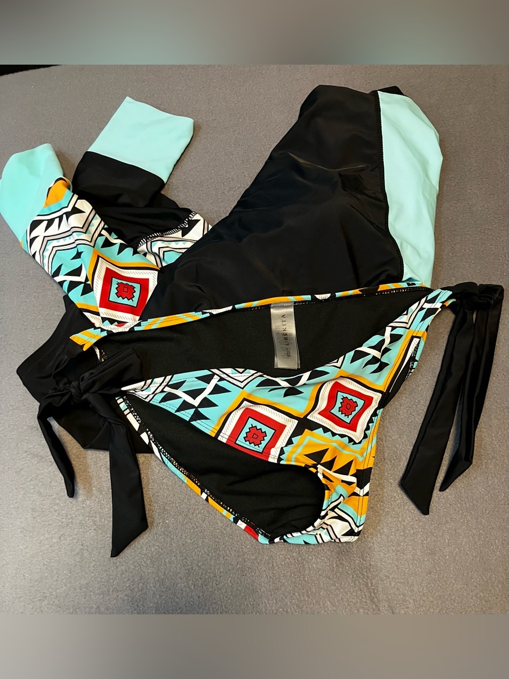 LREKITA NWOT Rash guard w/shelf bra and string tie bikini bottom Large
